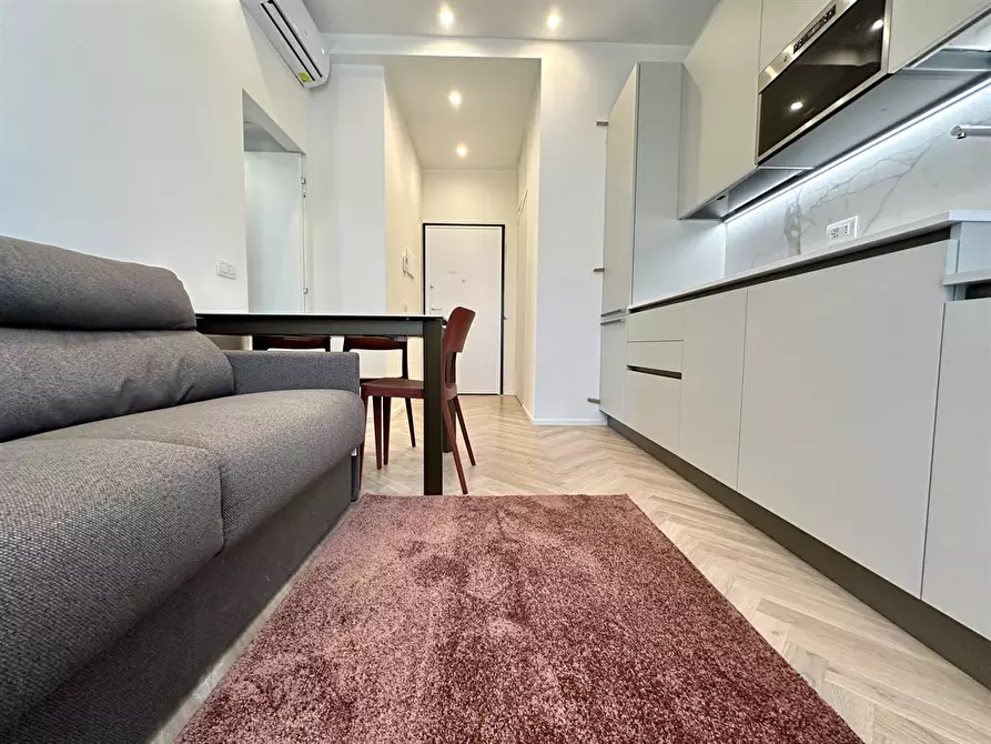 Immagine 2 di Appartamento in vendita  in VIA STRESA 15 a Milano