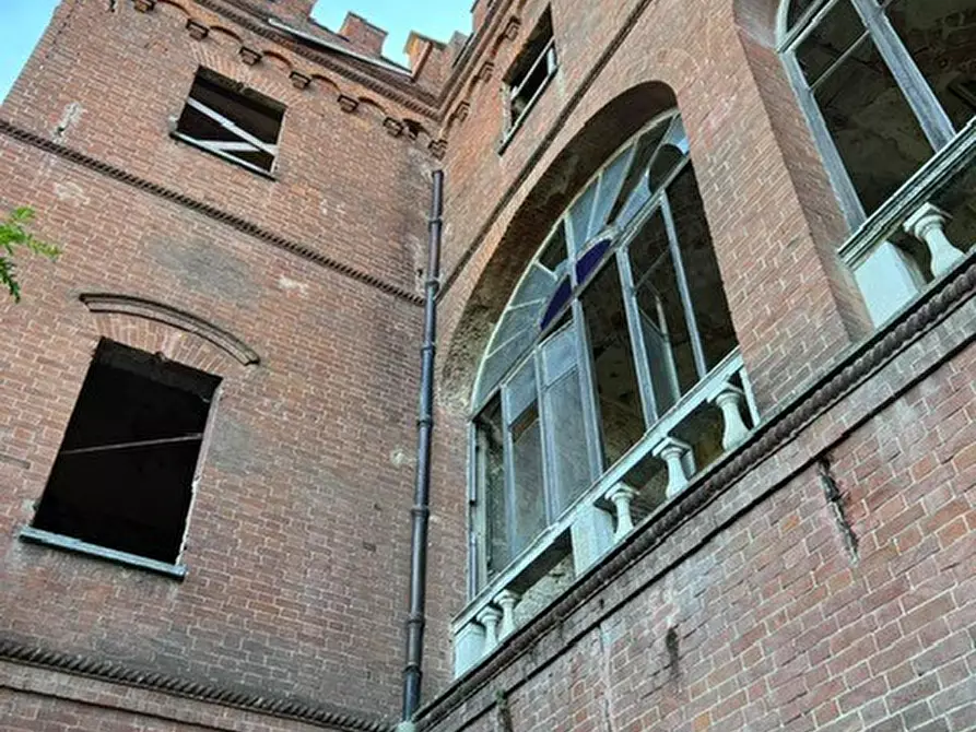 Immagine 2 di Castello in vendita  a Asti
