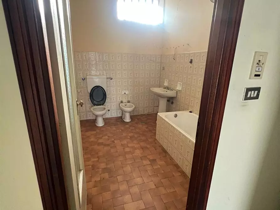 Immagine 2 di Locale commerciale in vendita  a Sommariva Del Bosco