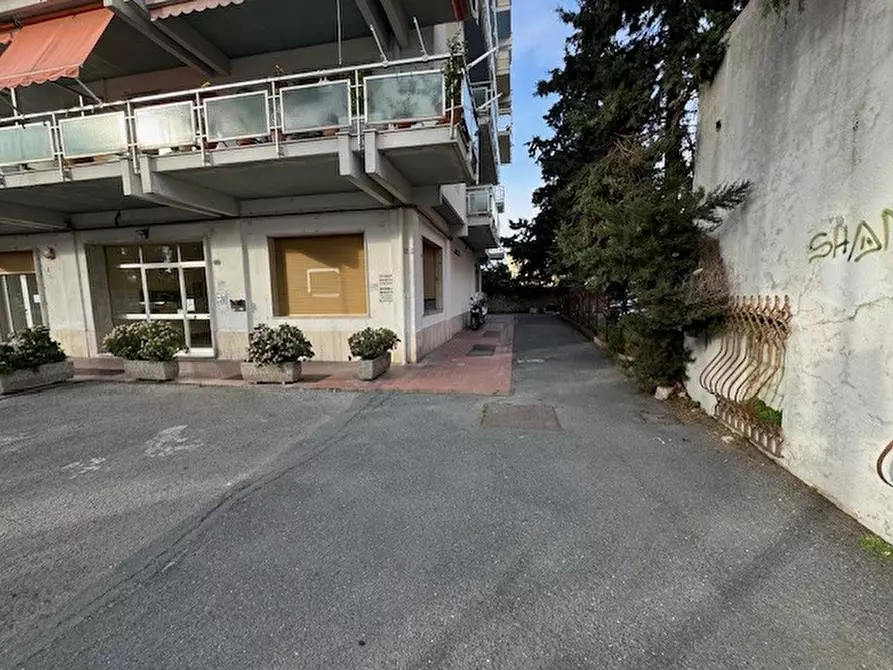 Immagine 3 di Showroom in vendita  in via tacito a Ventimiglia
