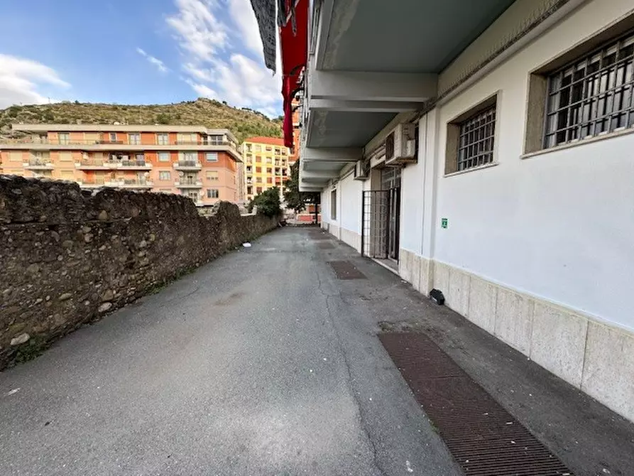 Immagine 8 di Showroom in vendita  in via tacito a Ventimiglia