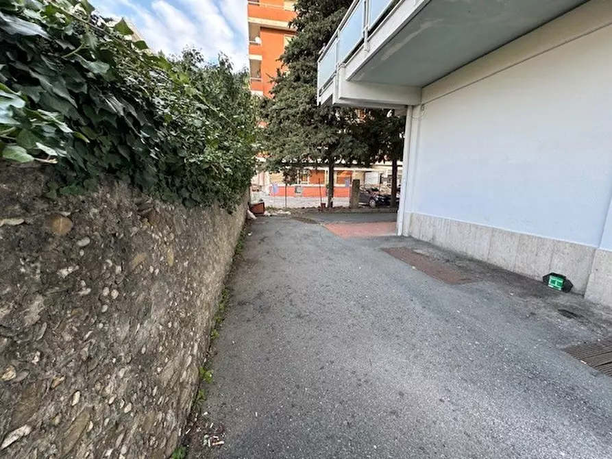 Immagine 6 di Showroom in vendita  in via tacito a Ventimiglia