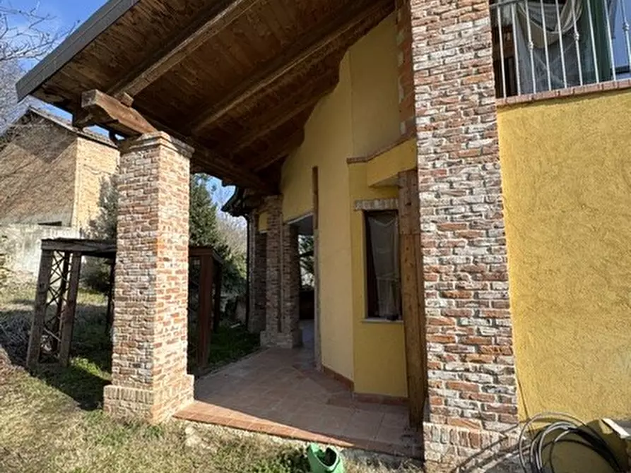 Immagine 4 di Appartamento in vendita  in via alba a Monticello D'alba