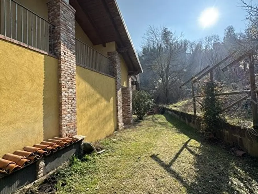 Immagine 1 di Appartamento in vendita  in via alba a Monticello D'alba