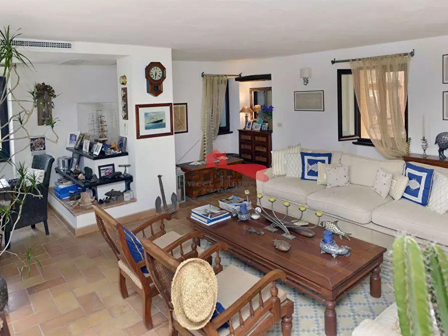 Immagine 1 di Casa indipendente in vendita  a La Maddalena