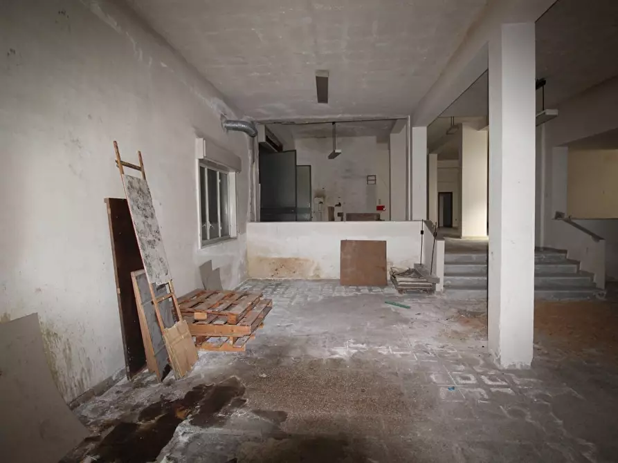 Immagine 1 di Laboratorio in vendita  in VIA TOMASELLI a Gravina Di Catania