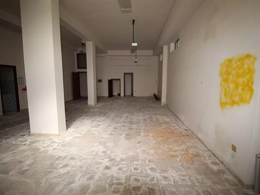 Immagine 3 di Laboratorio in vendita  in VIA TOMASELLI a Gravina Di Catania