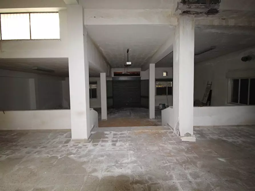 Immagine 7 di Laboratorio in vendita  in VIA TOMASELLI a Gravina Di Catania