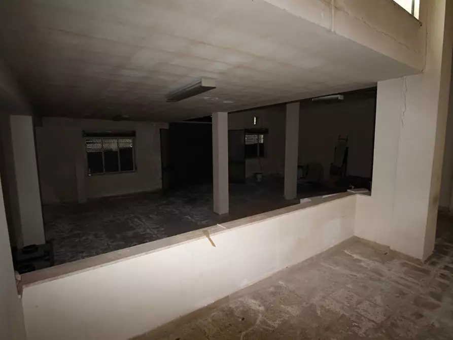 Immagine 6 di Laboratorio in vendita  in VIA TOMASELLI a Gravina Di Catania