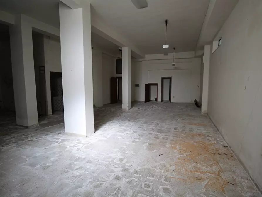 Immagine 4 di Laboratorio in vendita  in VIA TOMASELLI a Gravina Di Catania