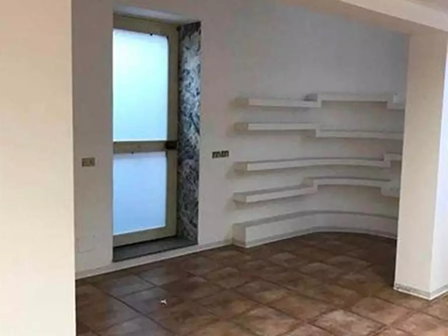 Immagine 3 di Magazzino in vendita  in VIA etnea 179 a Tremestieri Etneo