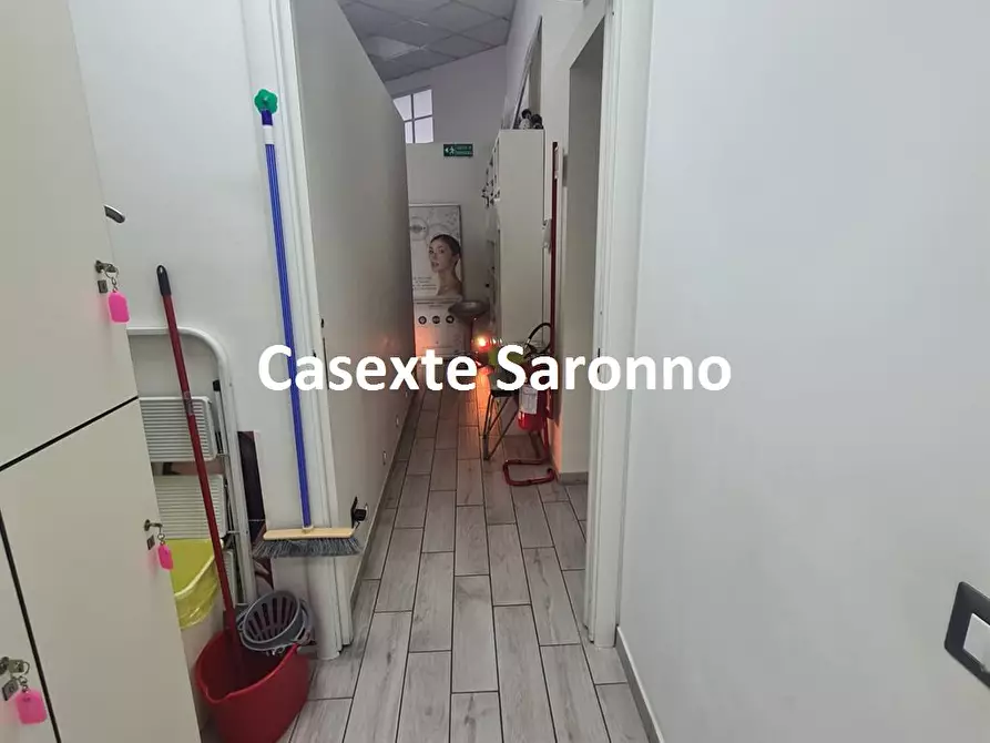 Immagine 4 di Attività commerciale in vendita  a Cassano Magnago