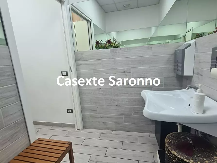 Immagine 3 di Attività commerciale in vendita  a Cassano Magnago