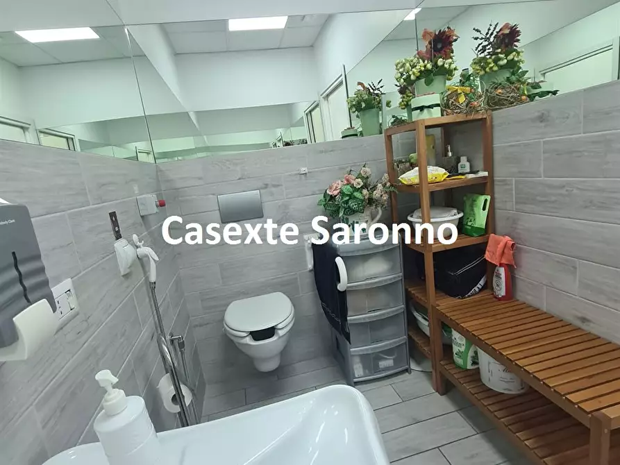 Immagine 2 di Attività commerciale in vendita  a Cassano Magnago