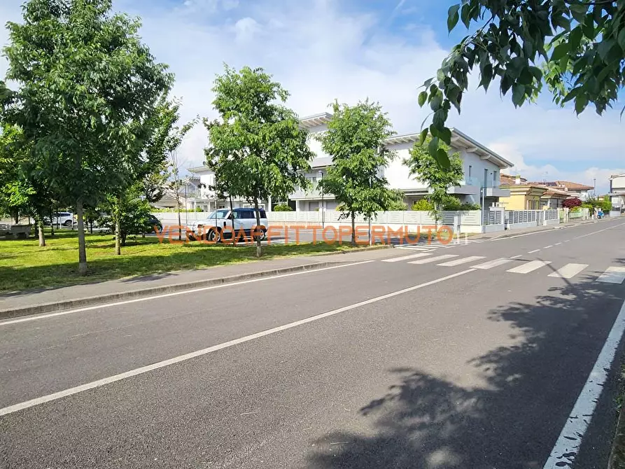 Immagine 1 di Villa in vendita  in Via Liguria snc a Romano Di Lombardia