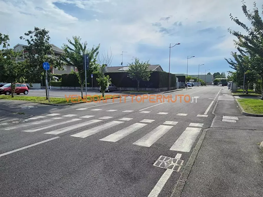 Immagine 8 di Villa in vendita  in Via Liguria snc a Romano Di Lombardia