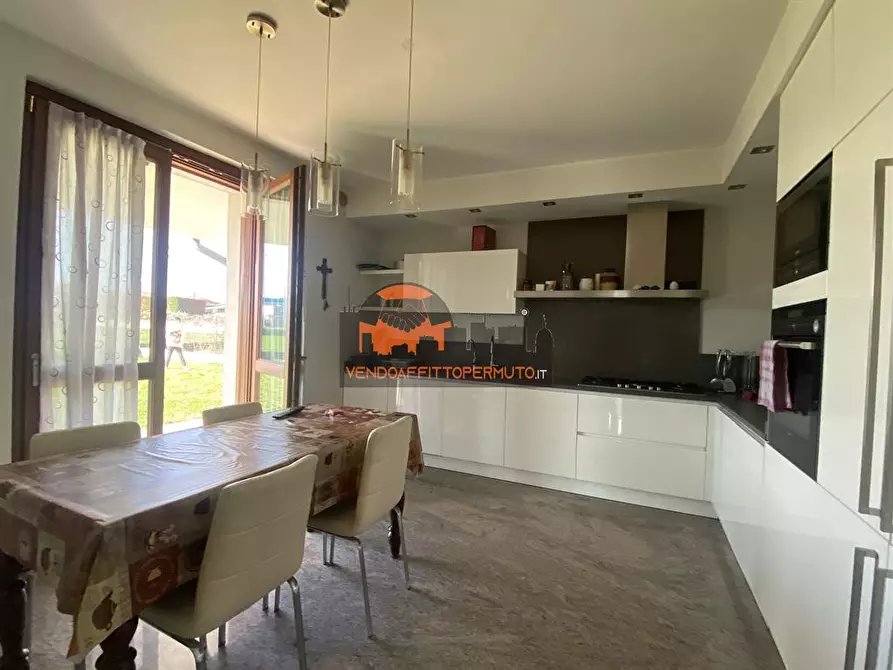Immagine 1 di Villa in vendita  in VIA CAVOUR a Bolgare