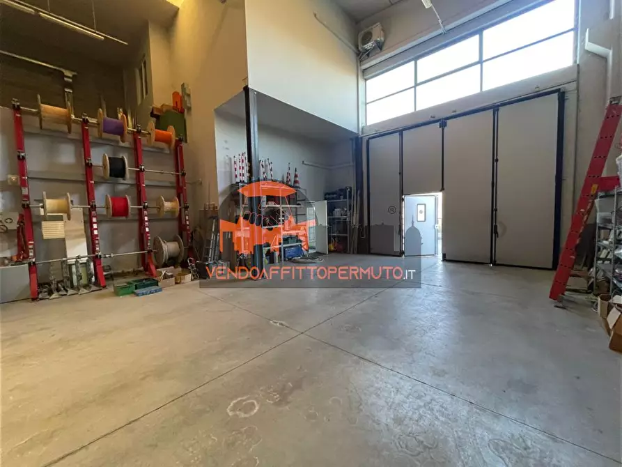 Immagine 2 di Capannone industriale in vendita  in VIALE DEL LAVORO a Romano Di Lombardia