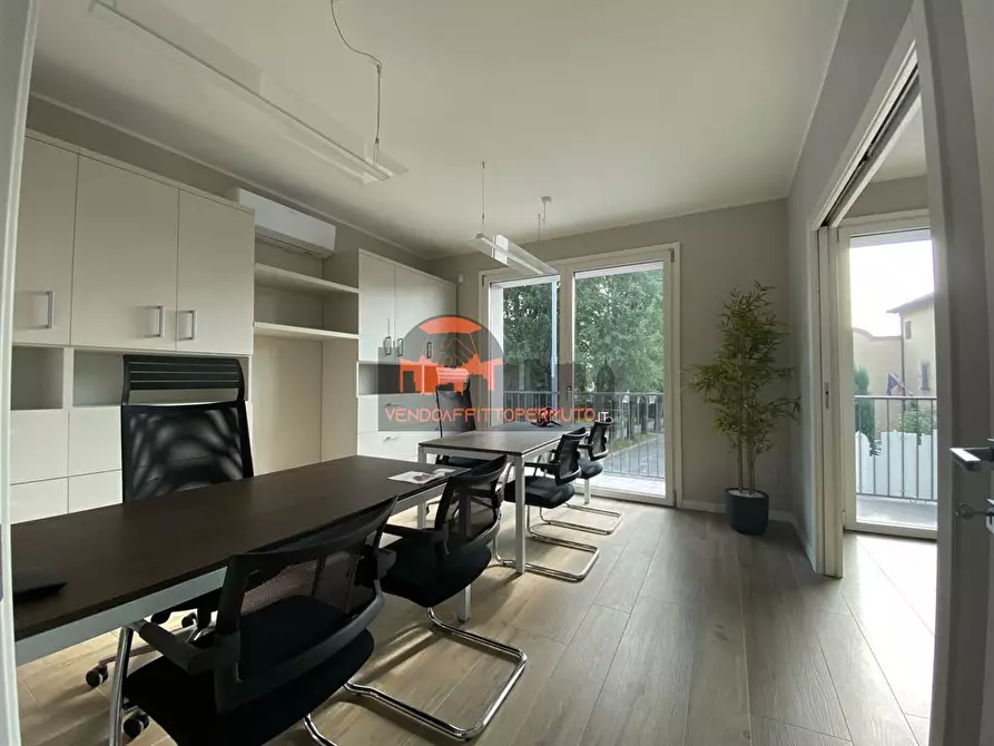 Immagine 2 di Bar / Ristorante in vendita  in VIA CAPPUCCINI 6 a Romano Di Lombardia