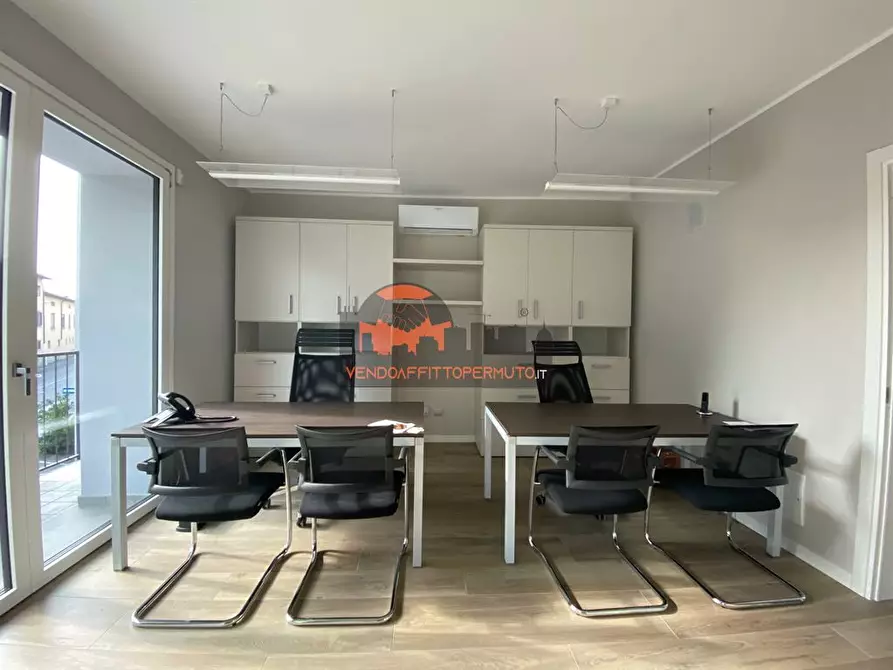 Immagine 3 di Bar / Ristorante in vendita  in VIA CAPPUCCINI 6 a Romano Di Lombardia