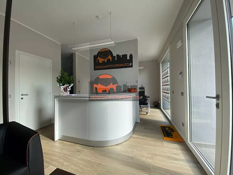 Immagine 1 di Bar / Ristorante in vendita  in VIA CAPPUCCINI 6 a Romano Di Lombardia