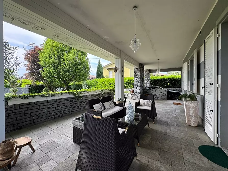 Immagine 1 di Villa in vendita  in via meucci 8 a Palazzolo Sull'oglio