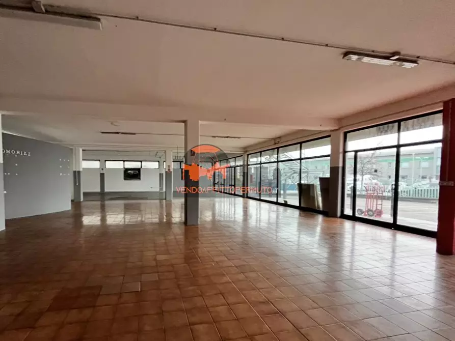 Immagine 8 di Locale commerciale in vendita  in VIA CARDUCCI a Cortenuova