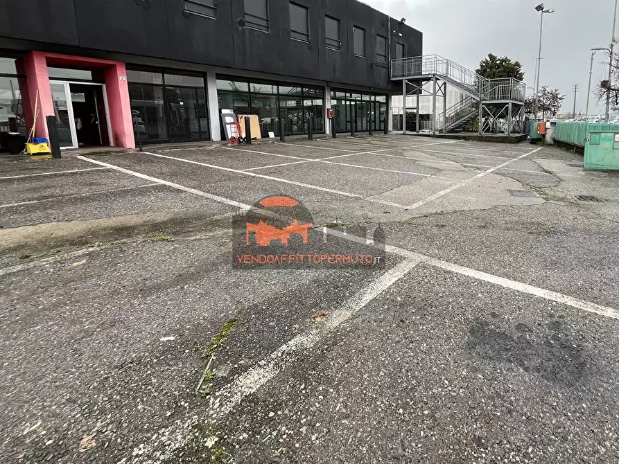 locale commerciale in vendita a Cortenuova