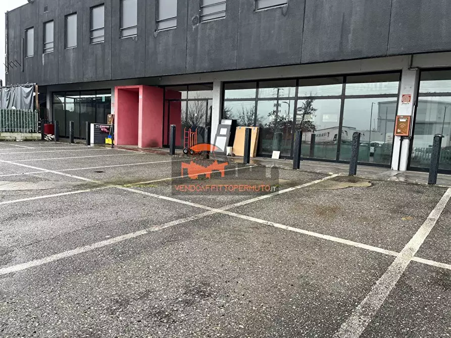 Immagine 2 di Locale commerciale in vendita  in VIA CARDUCCI a Cortenuova
