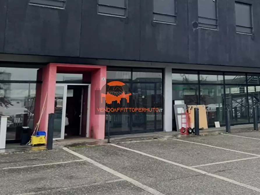 Immagine 4 di Locale commerciale in vendita  in VIA CARDUCCI a Cortenuova