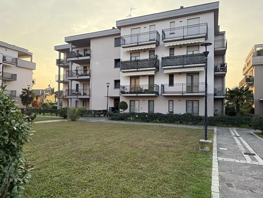 Immagine 8 di Appartamento in vendita  in Duca d'Aosta 20 a Romano Di Lombardia