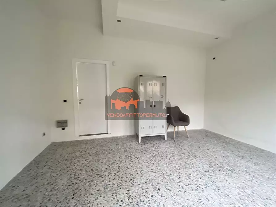 Immagine 9 di Locale commerciale in affitto  in VIALE PAPA GIOVANNI XXXIII a Palosco