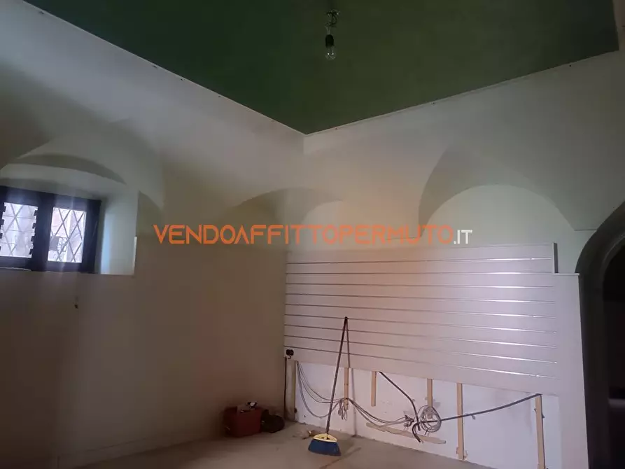 Immagine 6 di Negozio in vendita  in PIAZZA LOCATELLI a Carobbio Degli Angeli