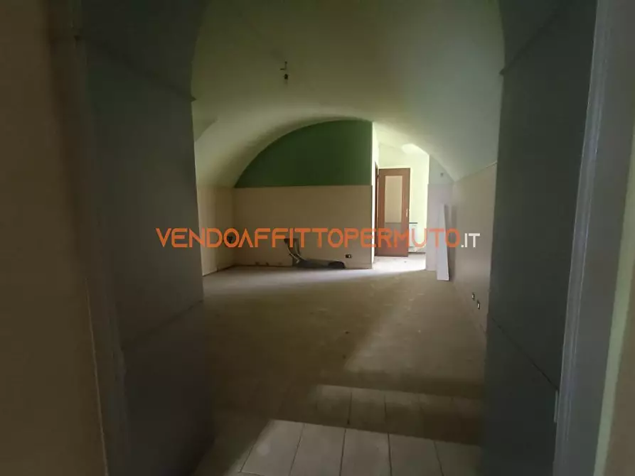 Immagine 8 di Negozio in affitto  in PIAZZA LOCATELLI a Carobbio Degli Angeli