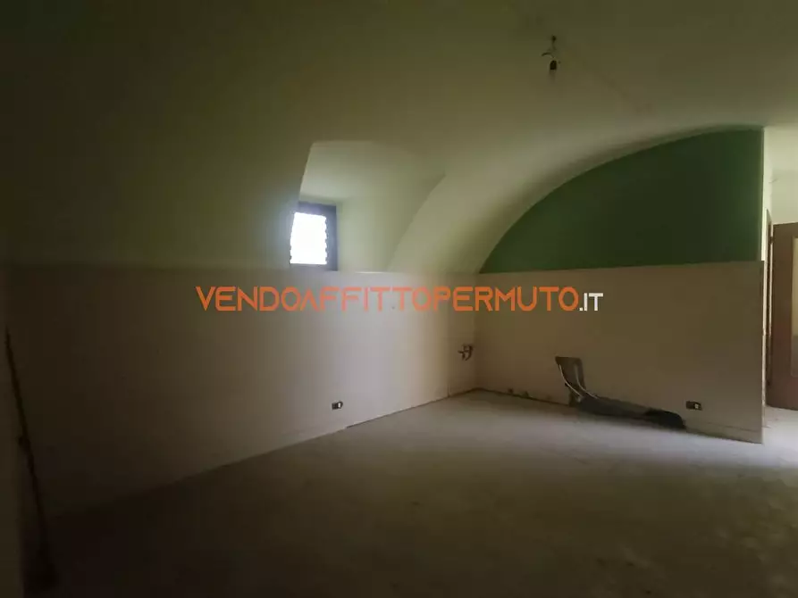 Immagine 9 di Negozio in affitto  in PIAZZA LOCATELLI a Carobbio Degli Angeli