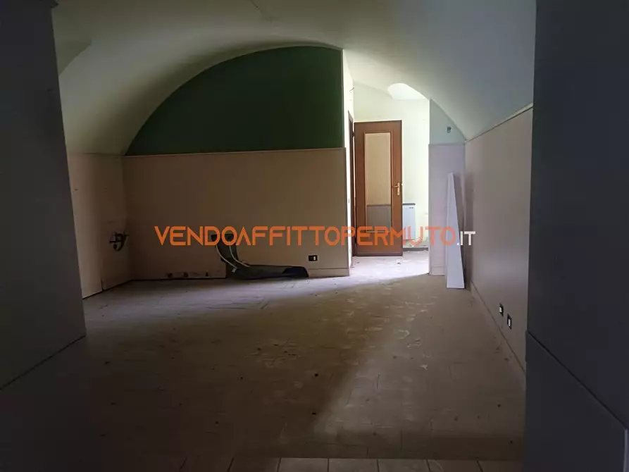 Immagine 7 di Negozio in affitto  in PIAZZA LOCATELLI a Carobbio Degli Angeli