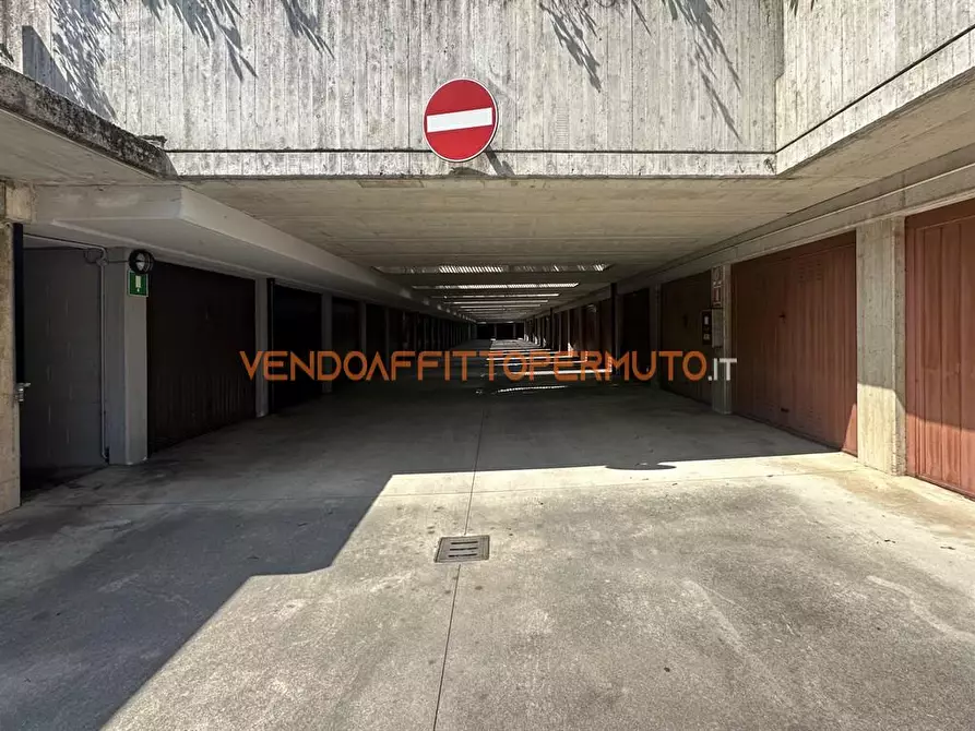 Immagine 1 di Box auto in vendita  in VIA TRENTO 57 a Treviglio