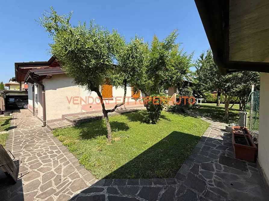 Immagine 2 di Villa in vendita  in VIA LOMBARDIA a Romano Di Lombardia