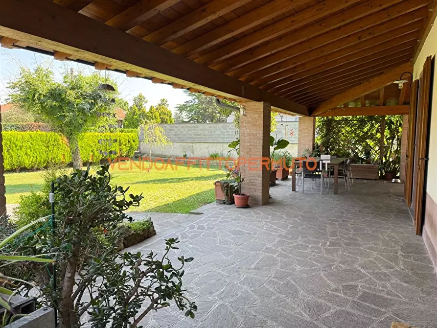 Immagine 5 di Villa in vendita  in VIA LOMBARDIA a Romano Di Lombardia