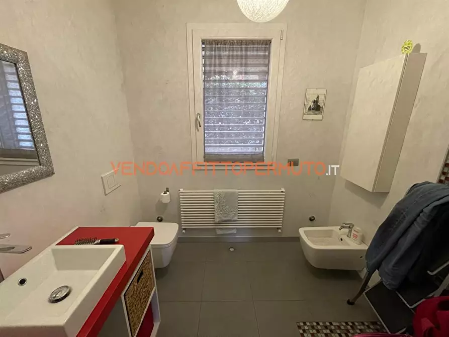 Immagine 1 di Villa in vendita  in guglielmo marconi a Romano Di Lombardia