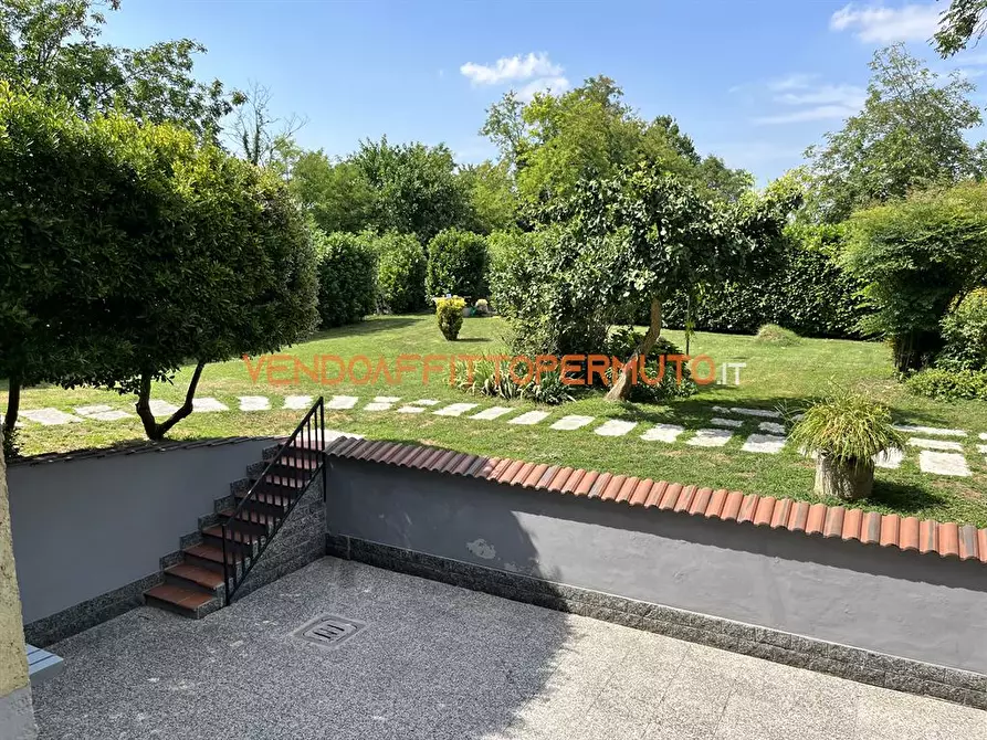 Immagine 6 di Palazzo in vendita  in VIA MOLINO a Isso