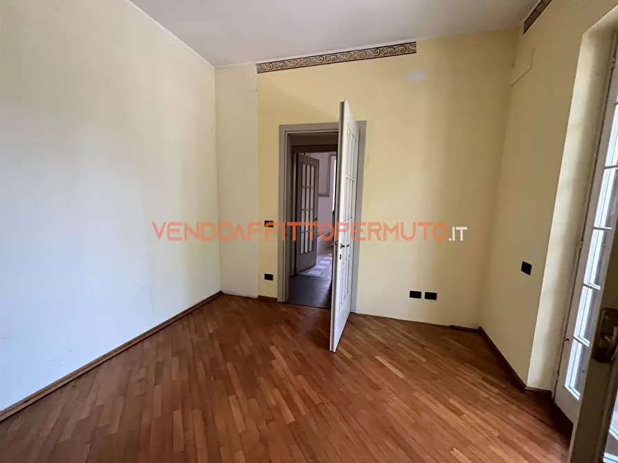 Immagine 5 di Palazzo in vendita  in VIA MOLINO a Isso