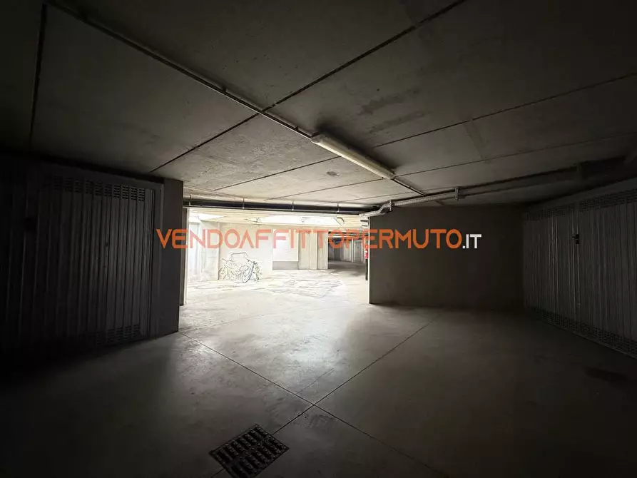 Immagine 3 di Box auto in vendita  in VIA FALCONE a Calcinate