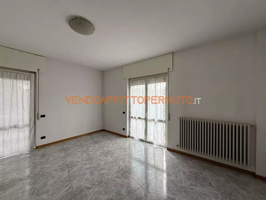 Immagine 2 di Villa in vendita  in via Balilla a Romano Di Lombardia