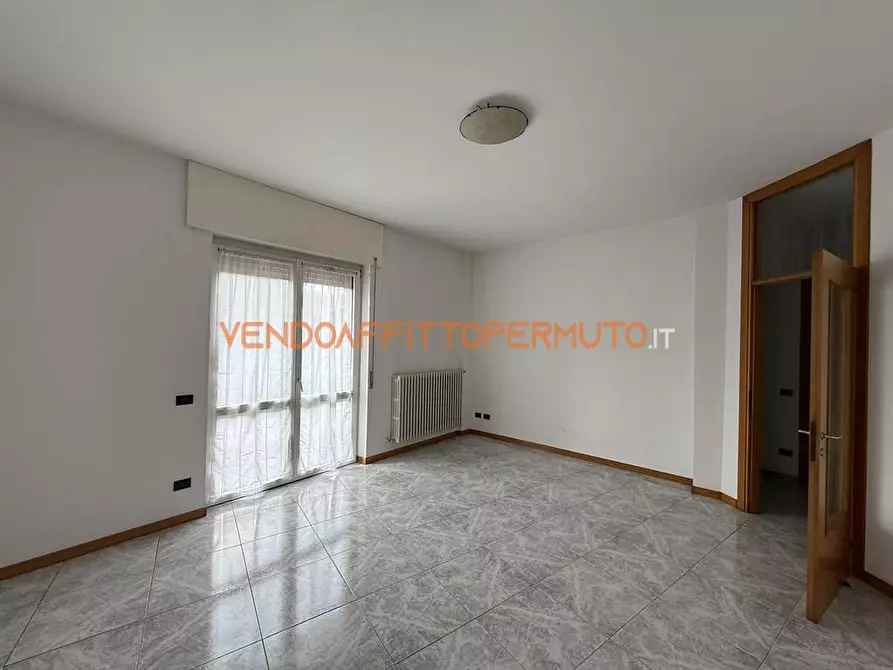 Immagine 3 di Villa in vendita  in via Balilla a Romano Di Lombardia