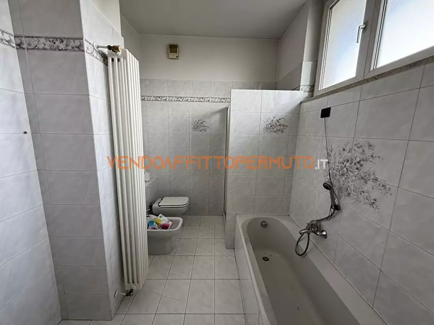 Immagine 8 di Villa in vendita  in via Balilla a Romano Di Lombardia