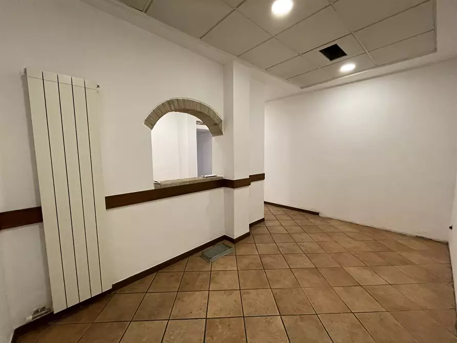 Immagine 4 di Negozio in vendita  in PIAZZA MAGGIORE a Martinengo