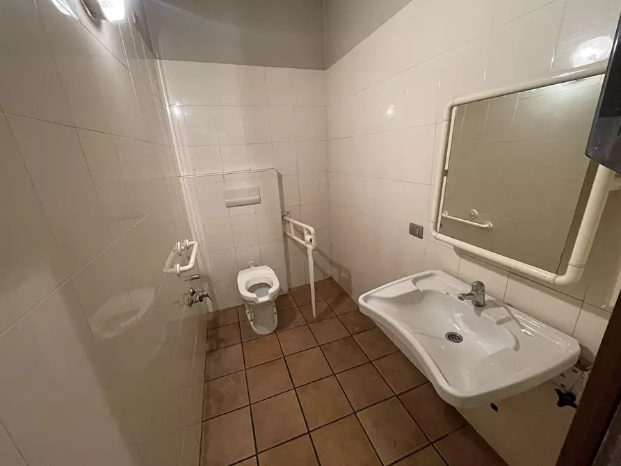 Immagine 7 di Negozio in vendita  in PIAZZA MAGGIORE a Martinengo