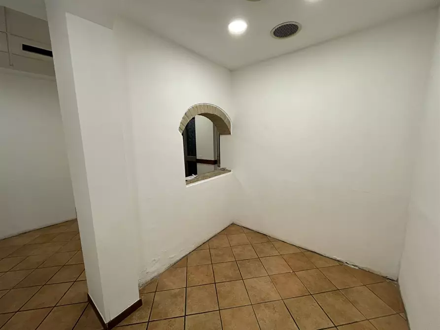 Immagine 1 di Negozio in vendita  in PIAZZA MAGGIORE a Martinengo