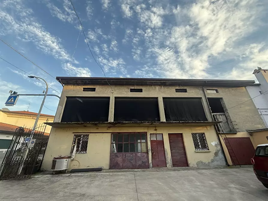 Immagine 1 di Casa indipendente in vendita  in VIA GUGLIELMO MARCONI 22 a Cividate Al Piano